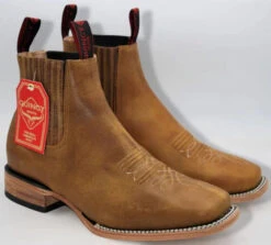 Botines Charros Quincy De Gamuza Con Punta Cuadrada Q68B6350